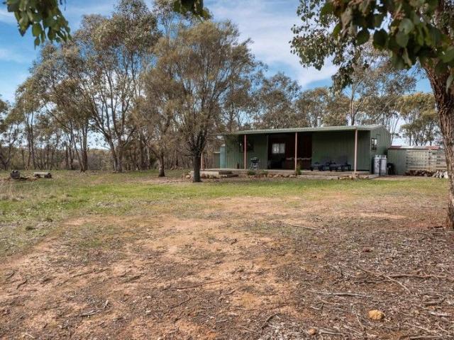 Cottage for sale in Tooborac, Victoria
