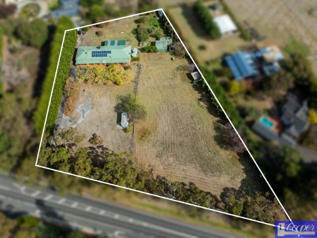 Cottage for sale in Camerons Creek, Victoria