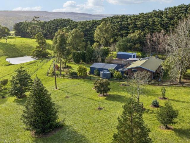 Cottage for sale in Carlisle River, Victoria