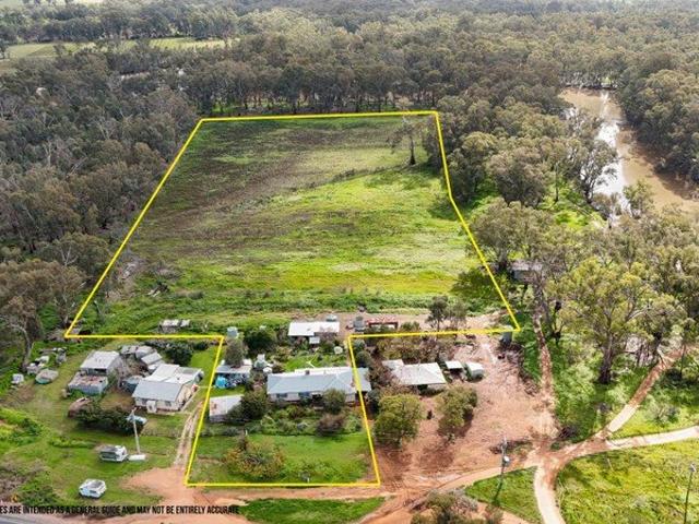 Cottage for sale in Wood Wood, Victoria