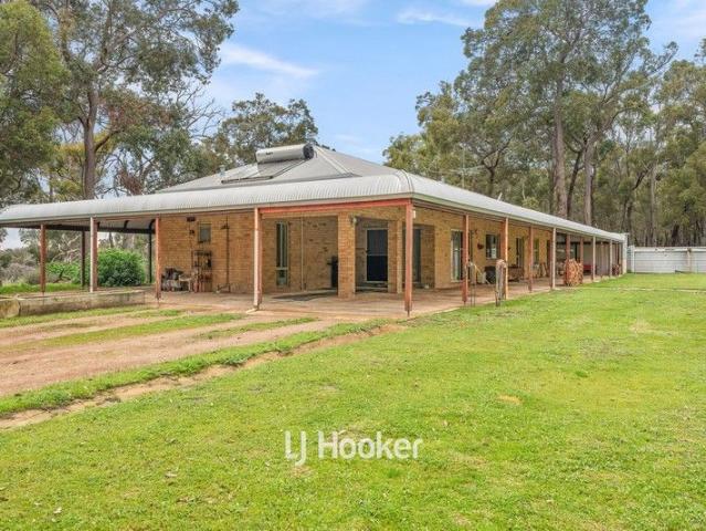 Cottage for sale in Noggerup, Western Australia