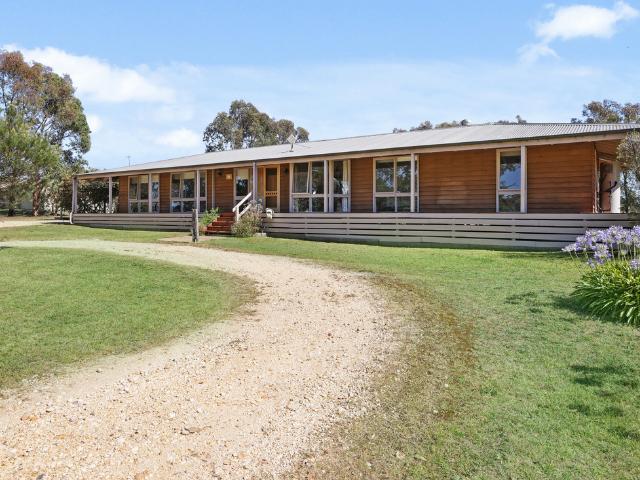 Cottage for sale in Heyfield, Victoria