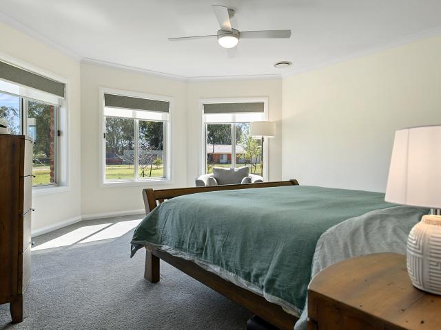 Cottage for sale in Chiltern, Victoria