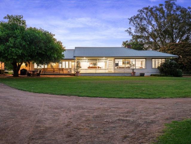 House for sale in Table Top, Albury City Council