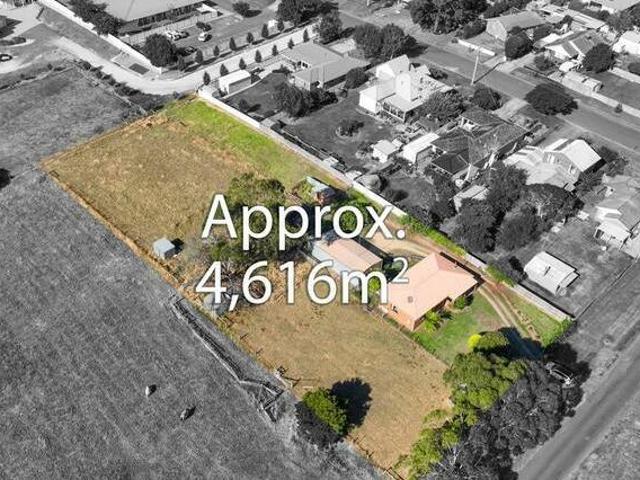 House for sale in Victoria