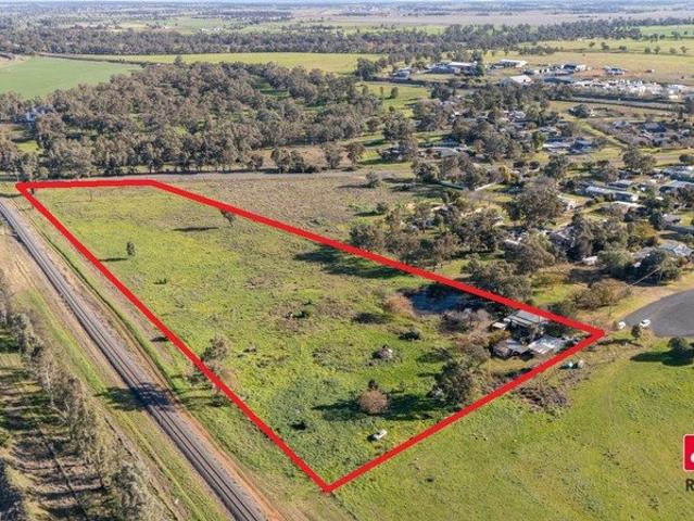 Cottage for sale in Brocklehurst, New South Wales