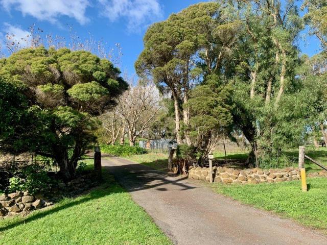Cottage for sale in Mortlake, Victoria