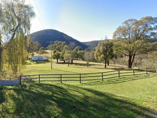Cottage for sale in Tubbut, Victoria