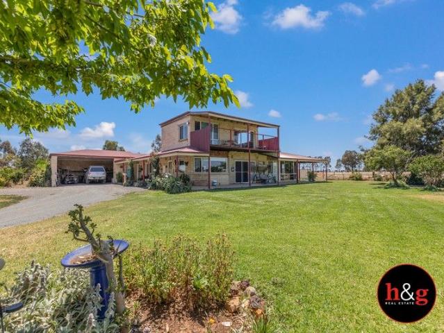 Cottage for sale in Stanhope, Victoria