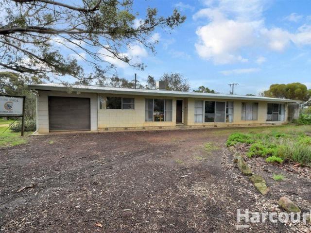 House for sale in Riverside, Victoria
