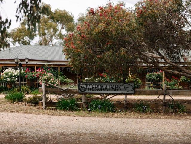 Cottage for sale in Shelbourne, Victoria