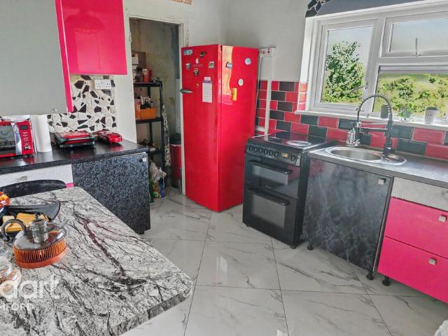 Apartment for rent in Rush Green, Greater London