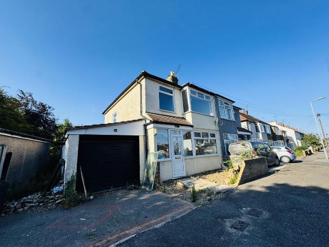 House for rent in Rush Green, Greater London