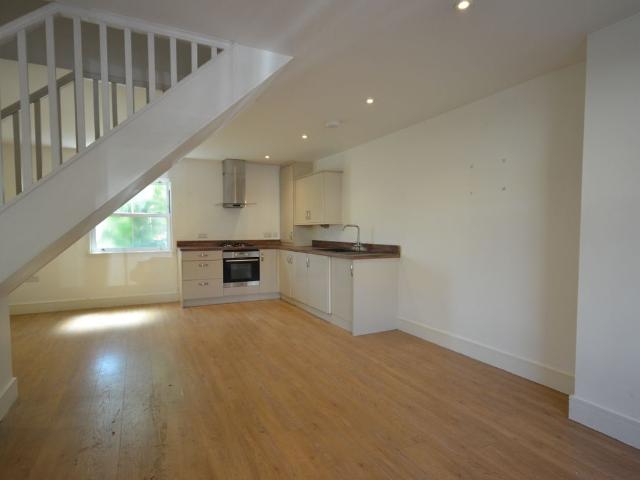 Apartment for rent in Row Town, Surrey