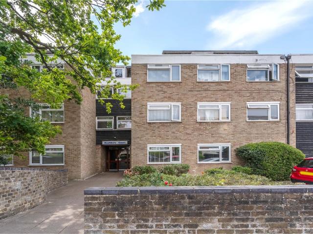 Apartment for rent in Hampton, Greater London