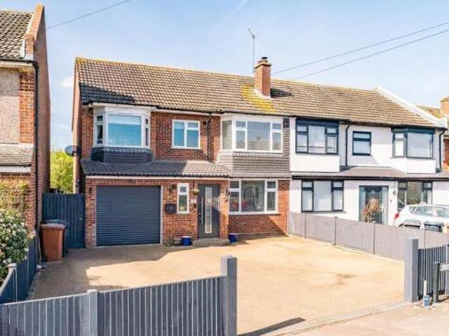 House for sale in Kings Hill, Colliers End