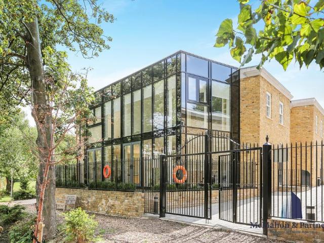 House for rent in Charlton Riverside, Greater London