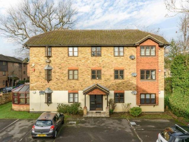 Apartment for rent in Hersham, Walton-on-Thames