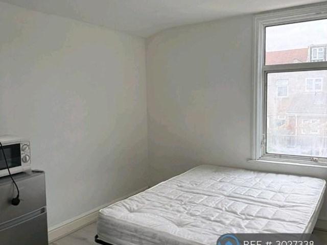 House for rent in London Borough of Newham, Greater London