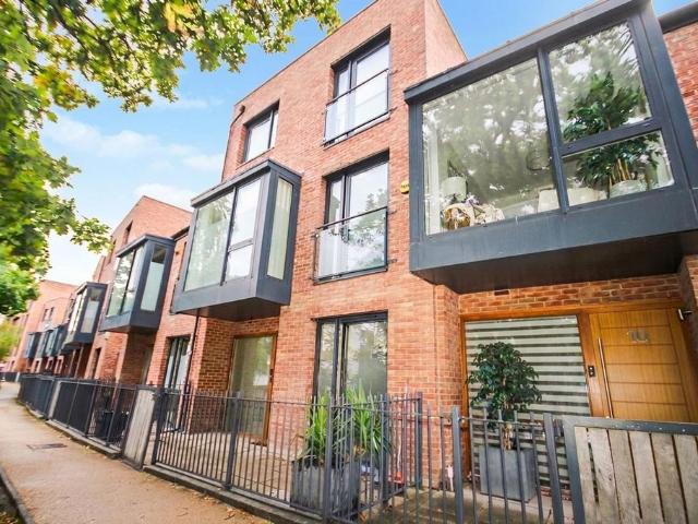 House for rent in London Borough of Barnet, Greater London