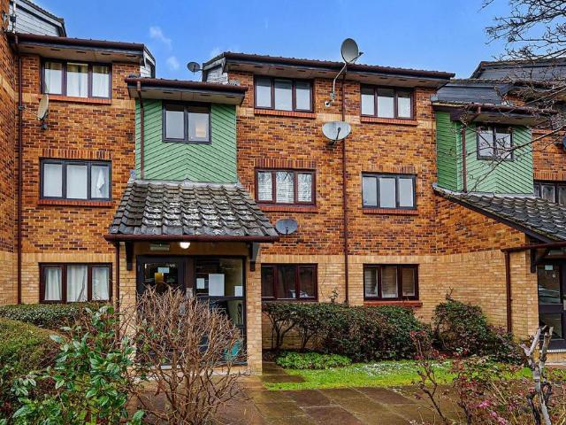 Apartment for rent in Dollis Hill, Greater London