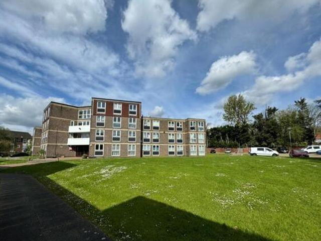 House for sale in Little Stanmore, Greater London