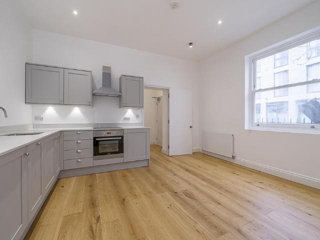 Apartment for rent in Kensington, Greater London