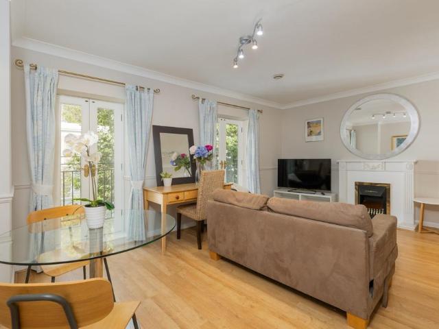 Apartment for rent in Kensington, Greater London