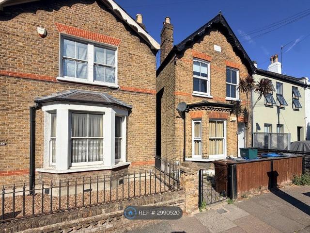 Apartment for rent in London Borough of Merton, Merton Park