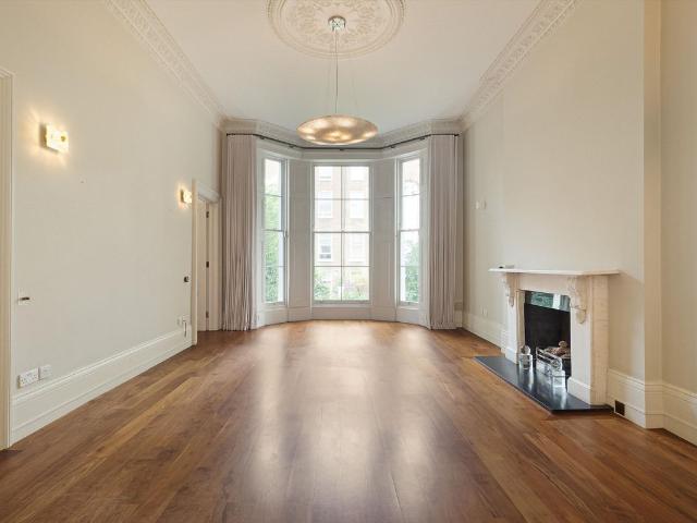 Apartment for rent in Kensington, Greater London