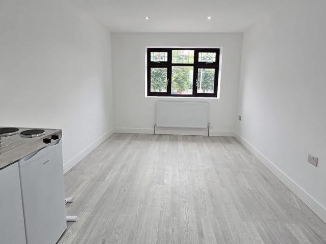Studio for rent in Tilbury, Essex
