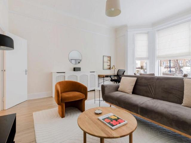 Apartment for rent in Kensington, Greater London