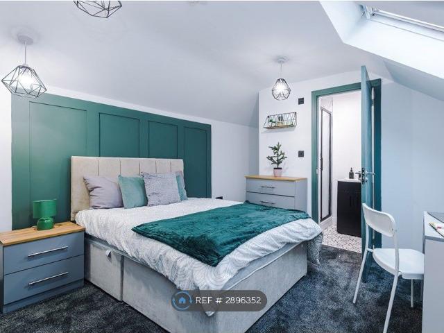 Room for rent in Lee Bank, Greater Manchester