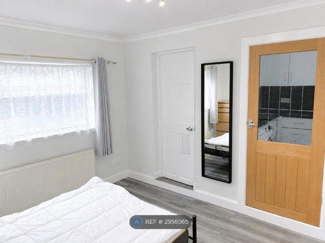 Studio for rent in Reading