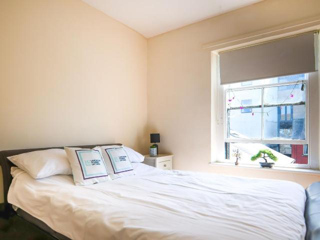 Apartment for rent in Greaves, Bare