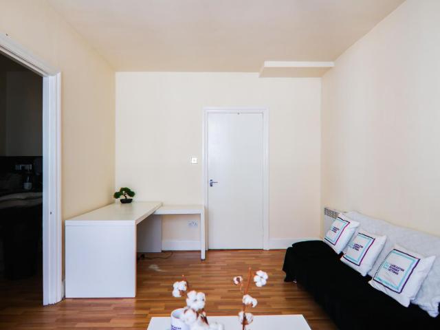 Apartment for rent in Greaves, Bare