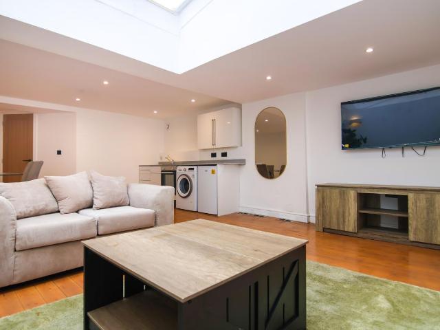 House for rent in Greaves, Bare