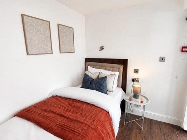 Room for rent in Red Hill, Surrey