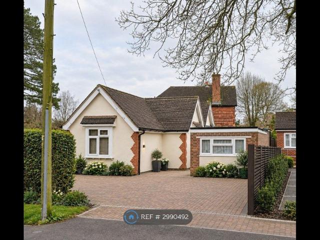 Room for rent in Meath Green, Reigate and Banstead