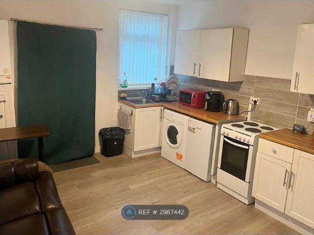 House for rent in Stoneycroft, Calderstones