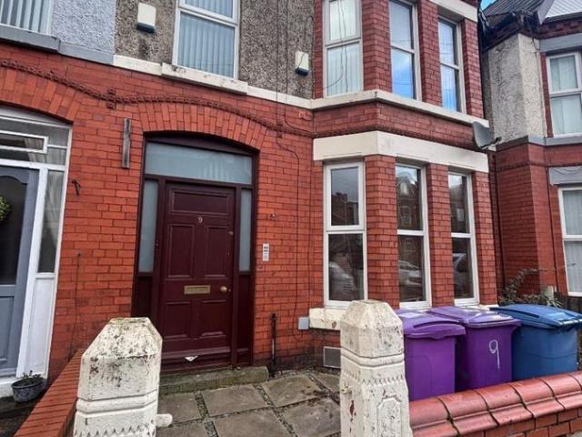 Apartment for rent in Stoneycroft, Calderstones