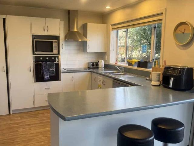 Apartment for rent in Chaslands, Canterbury