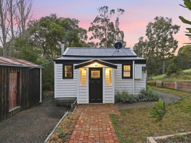 House for sale in Victoria