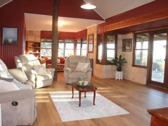 Cottage for sale in Merilup, Western Australia