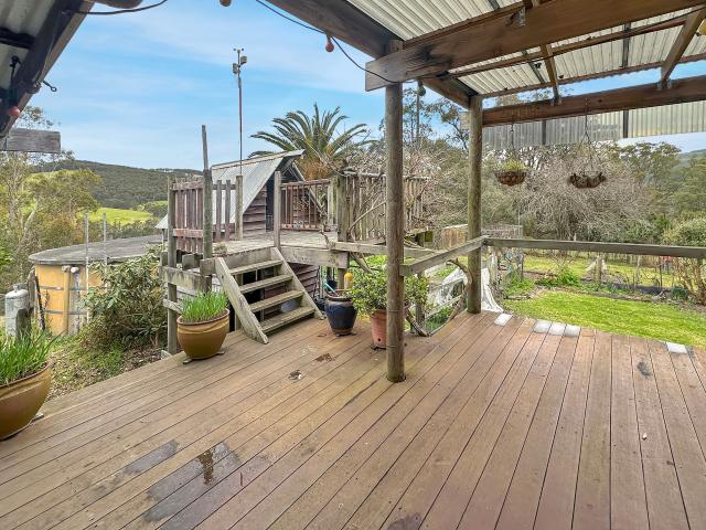 Cottage for sale in Macks Creek, Victoria