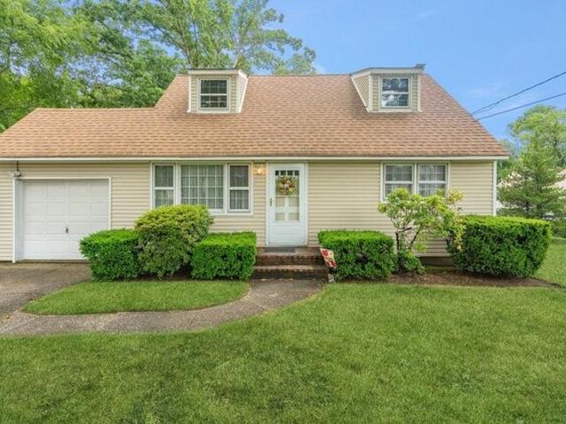 House for sale in Centereach