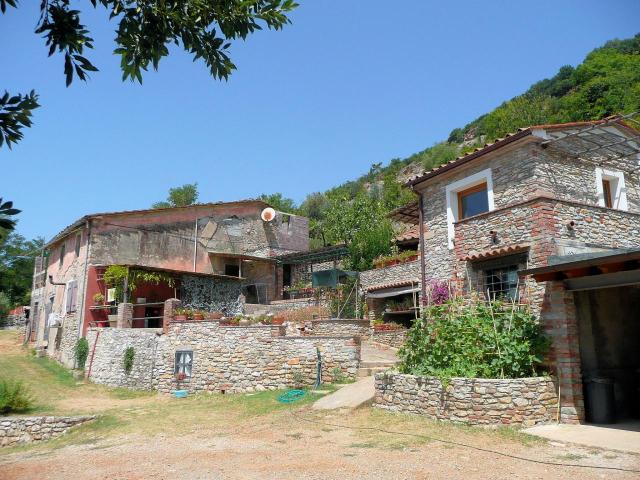 Rustico in vendita a Montevettolini, Toscana