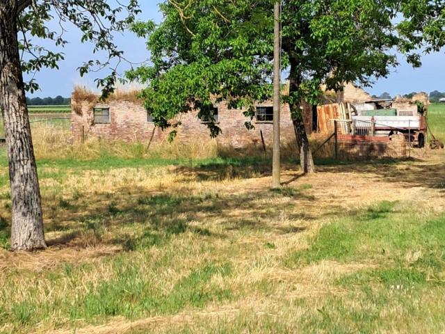 Rustico in vendita a Terra di Mezzo, Re