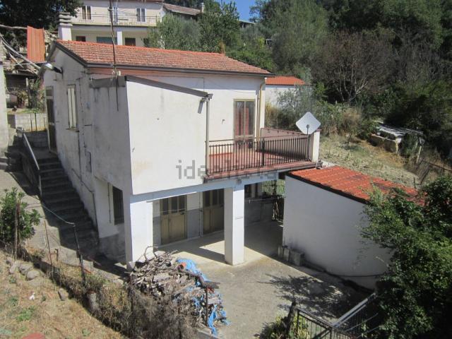 Rustico in vendita a Poggio Sannita, Molise