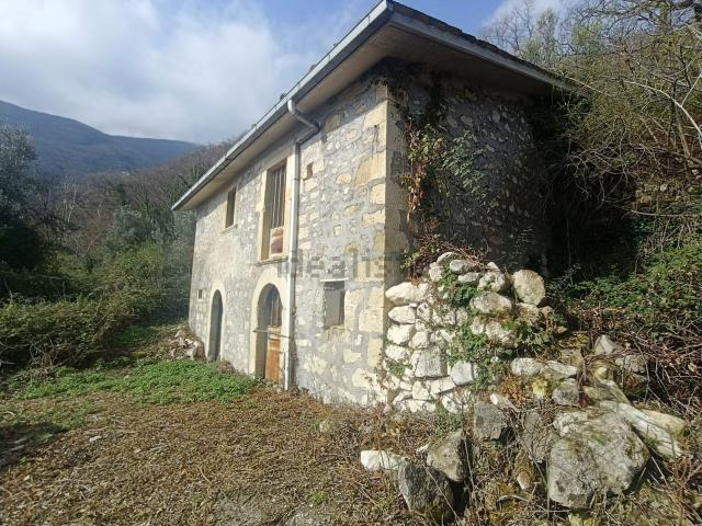 Rustico in vendita a Pennapiedimonte, Abruzzo